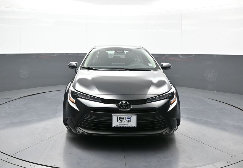 2025 Toyota Corolla LE photo 2