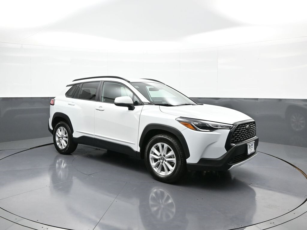 2022 Toyota Corolla Cross LE photo 4