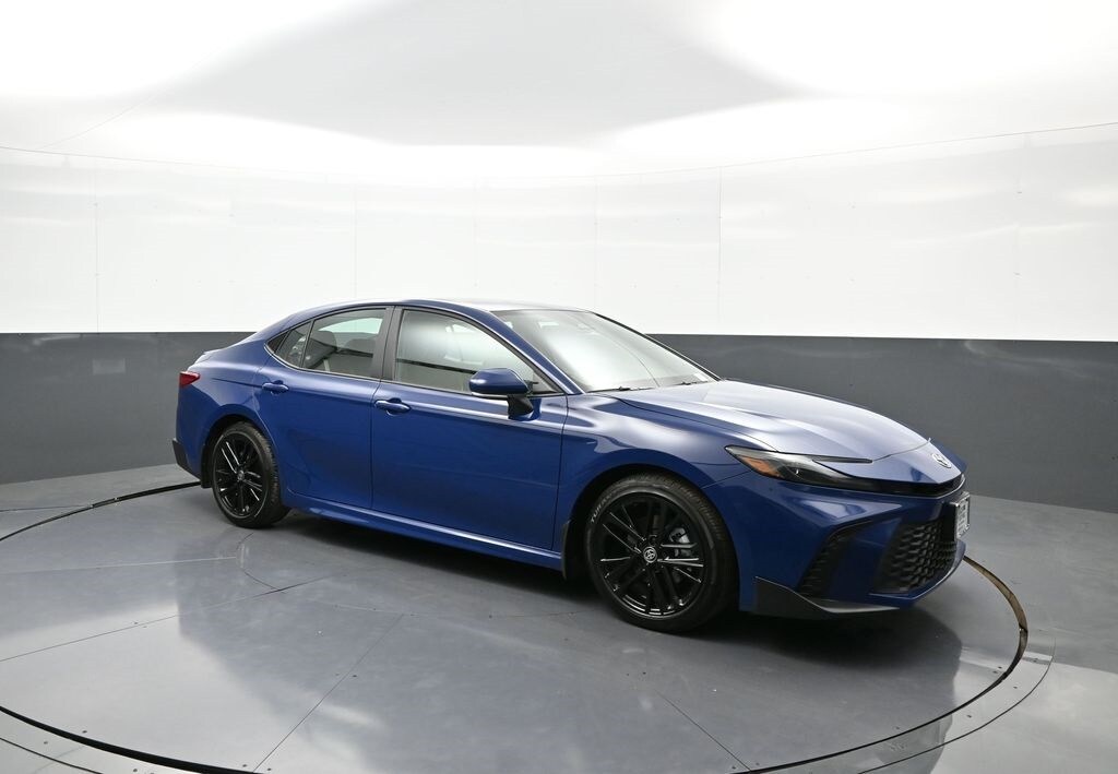 2025 Toyota Camry SE Hybrid photo 4
