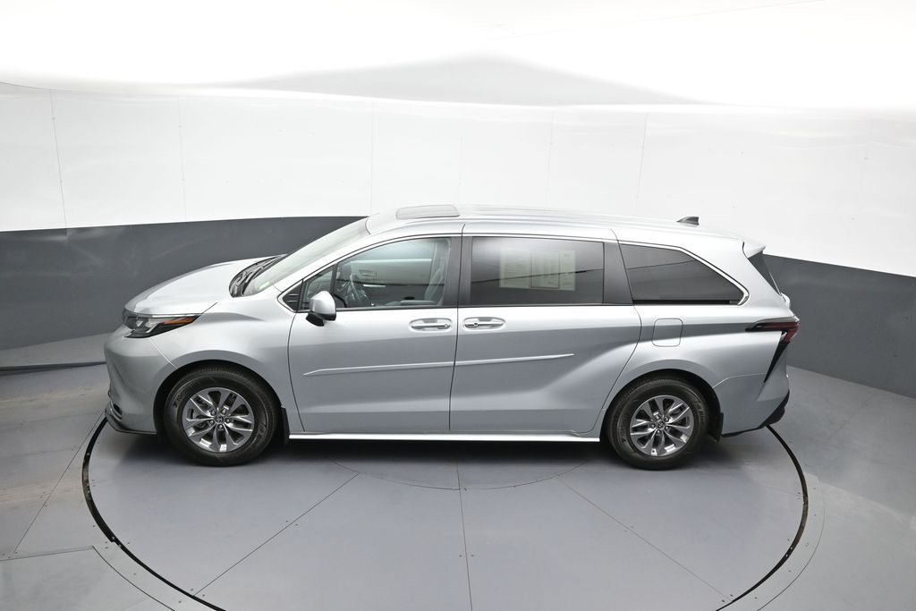 2024 Toyota Sienna XLE - Photo 43