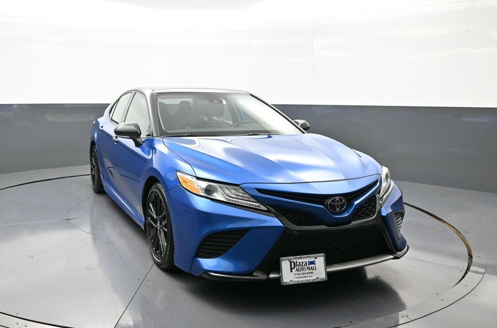 2020 Toyota Camry XSE photo 3