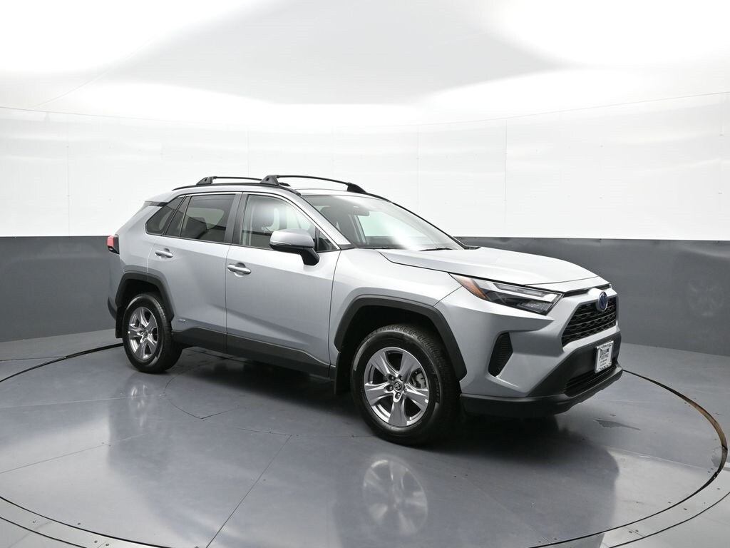 2024 Toyota RAV4 Hybrid XLE photo 4