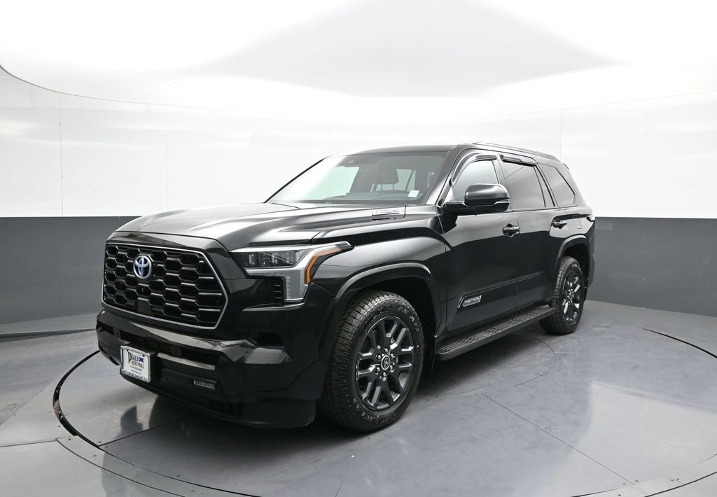 2023 Toyota Sequoia Platinum's photo