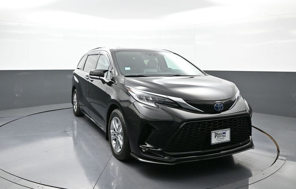 2022 Toyota Sienna XSE photo 3