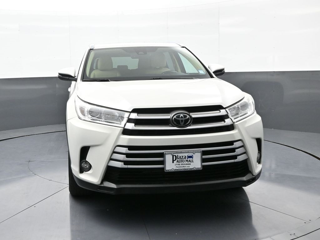 Used 2018 Toyota Highlander XLE with VIN 5TDJZRFH0JS557565 for sale in Brooklyn, NY