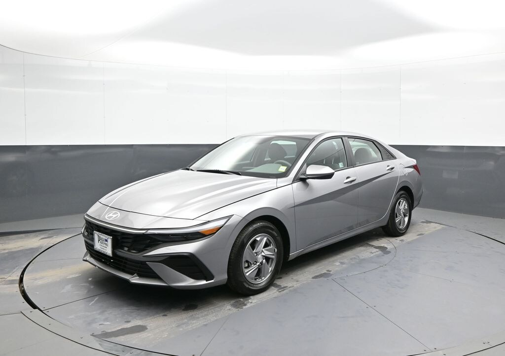 Used 2025 Hyundai Elantra SE Sedan
