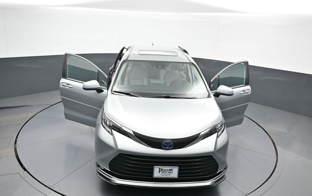 2024 Toyota Sienna XLE - Photo 48