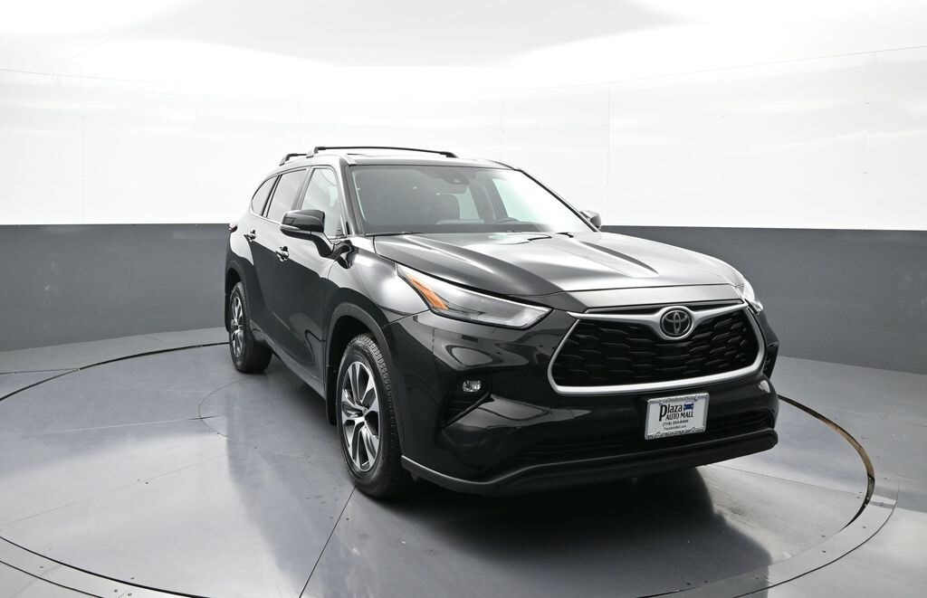 2023 Toyota Highlander XLE photo 3