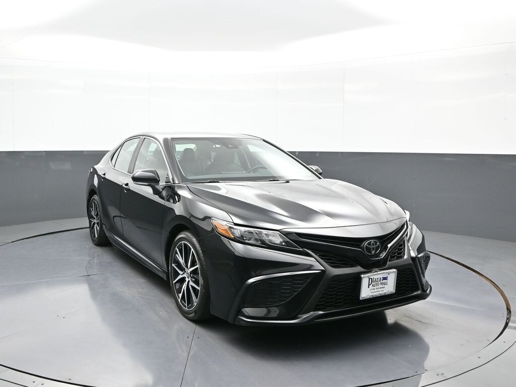 2023 Toyota Camry SE photo 3