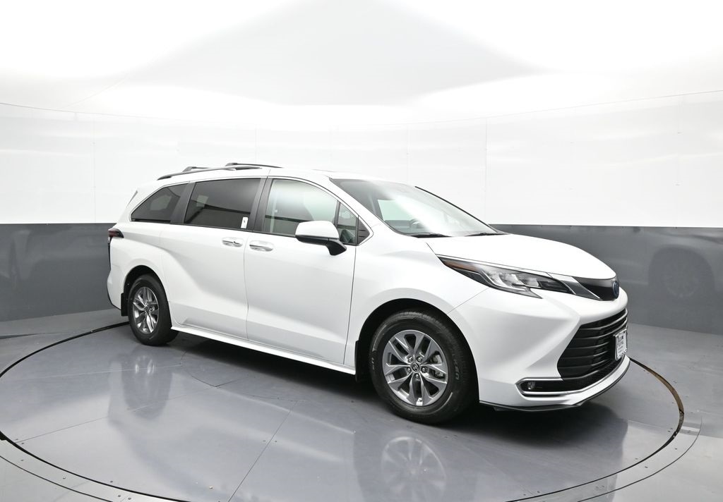 Certified 2022 Toyota Sienna XLE 7 Passenger Van Passenger Van