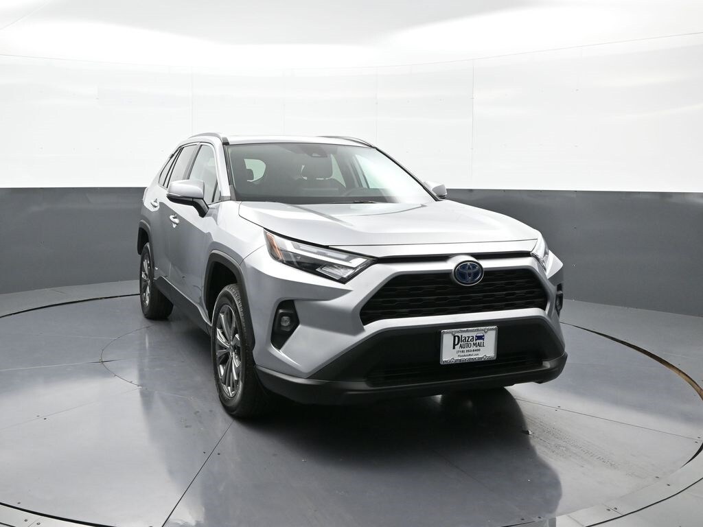 2023 Toyota RAV4 Hybrid XLE Premium photo 3