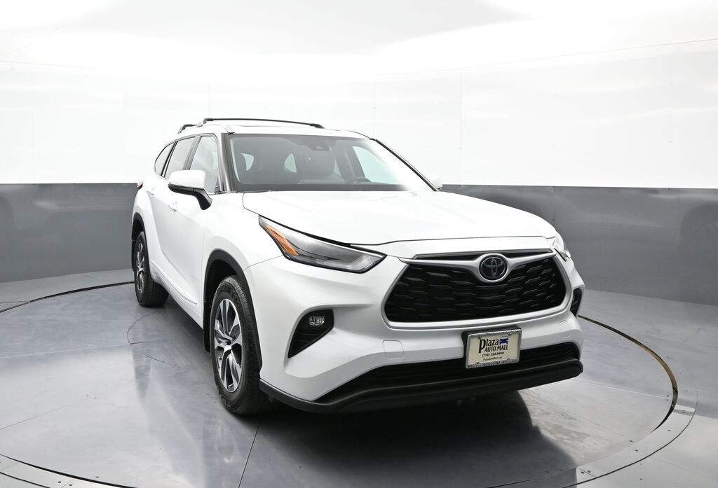 2023 Toyota Highlander XLE photo 3