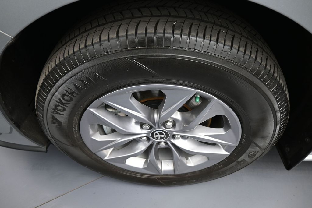 2024 Toyota Sienna XLE - Photo 14