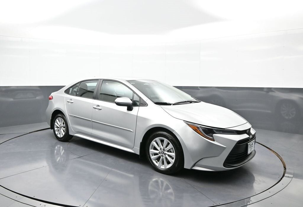 2024 Toyota Corolla LE photo 4