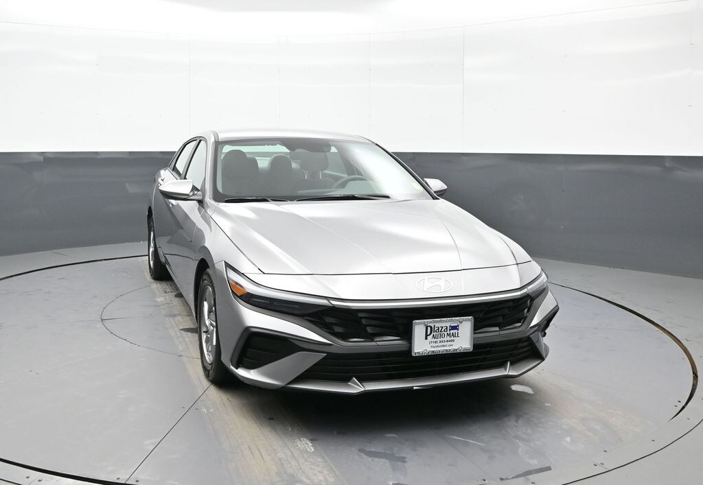 Used 2025 Hyundai Elantra SE Sedan