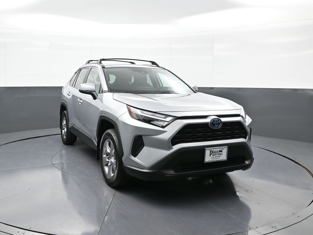 2024 Toyota RAV4 Hybrid XLE photo 3