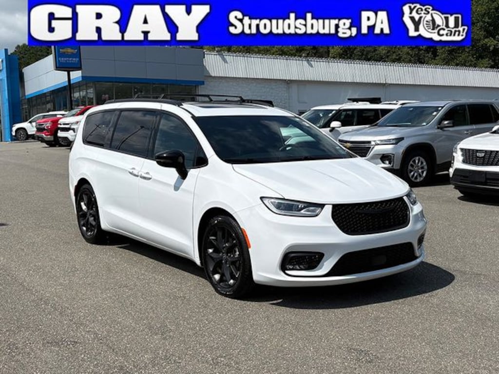 Used 2025 Chrysler Pacifica Limited Van Passenger Van