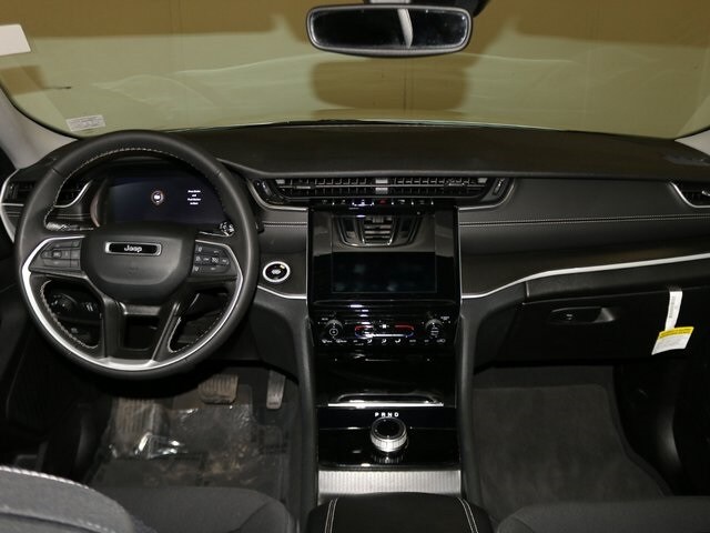 2023 Jeep Grand Cherokee Laredo X photo 2