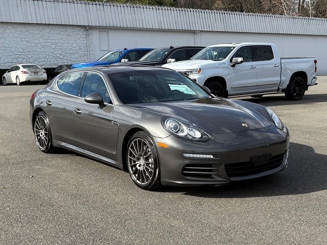 2014 Porsche Panamera S's photo