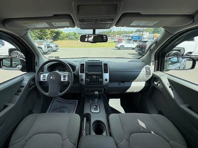 2020 Nissan Frontier Crew Cab SV photo 2