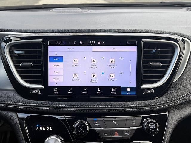 2023 Chrysler Pacifica Hybrid Touring L photo 3