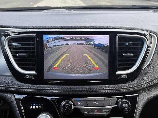 2023 Chrysler Pacifica Hybrid Touring L photo 4