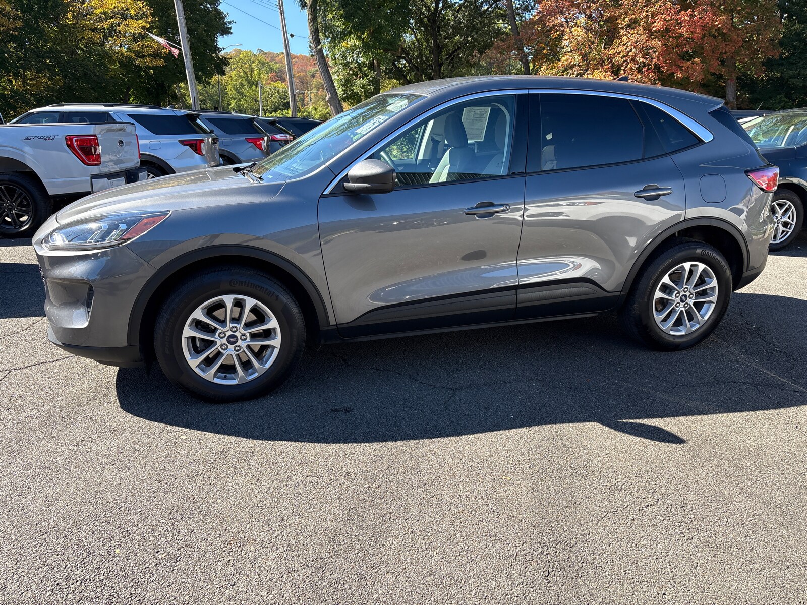 2022 Ford Escape SE photo 2