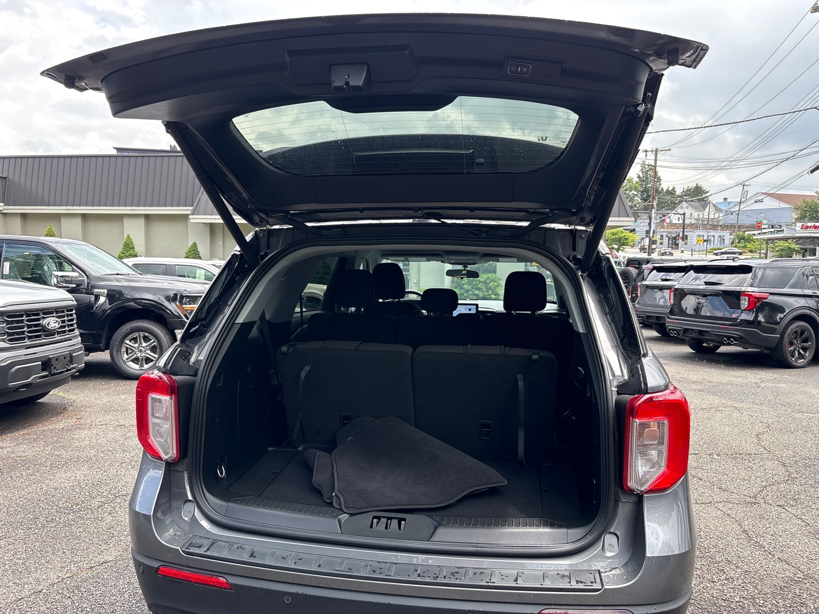 2023 Ford Explorer XLT - Photo 7