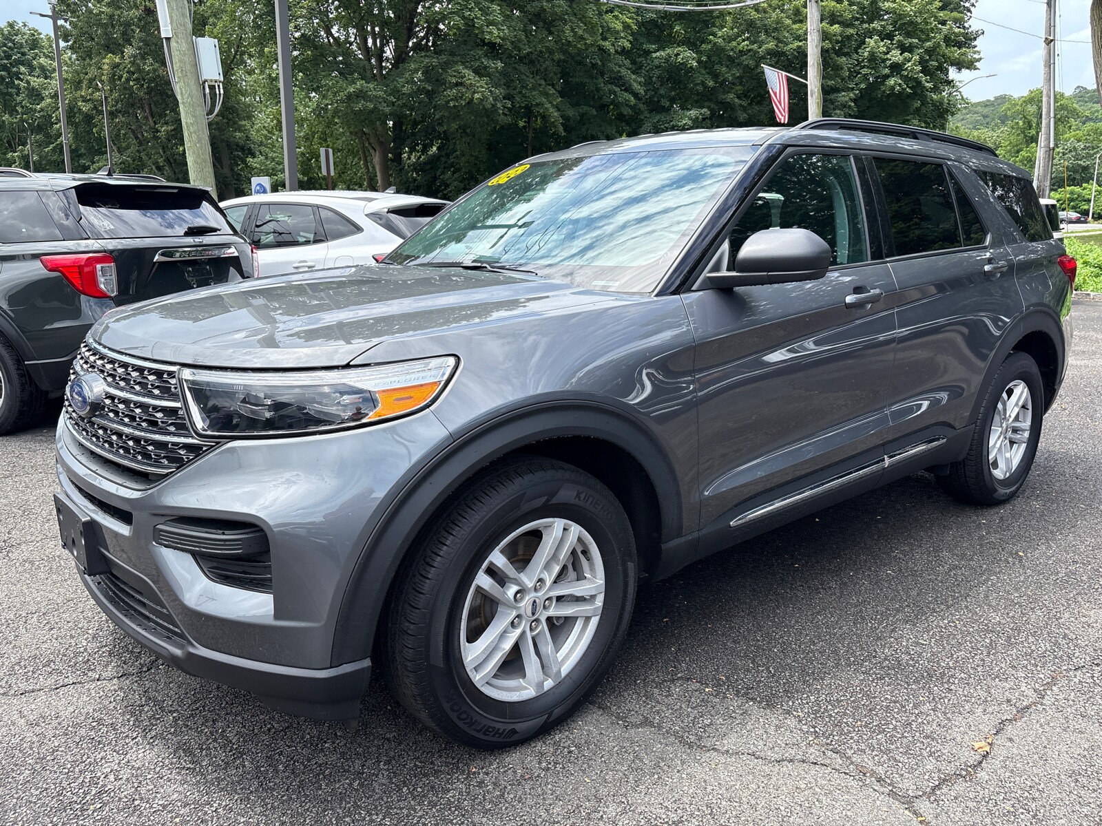 2023 Ford Explorer XLT photo 3