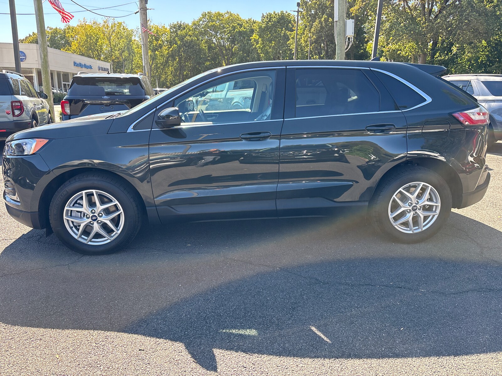 2022 Ford Edge SEL photo 3