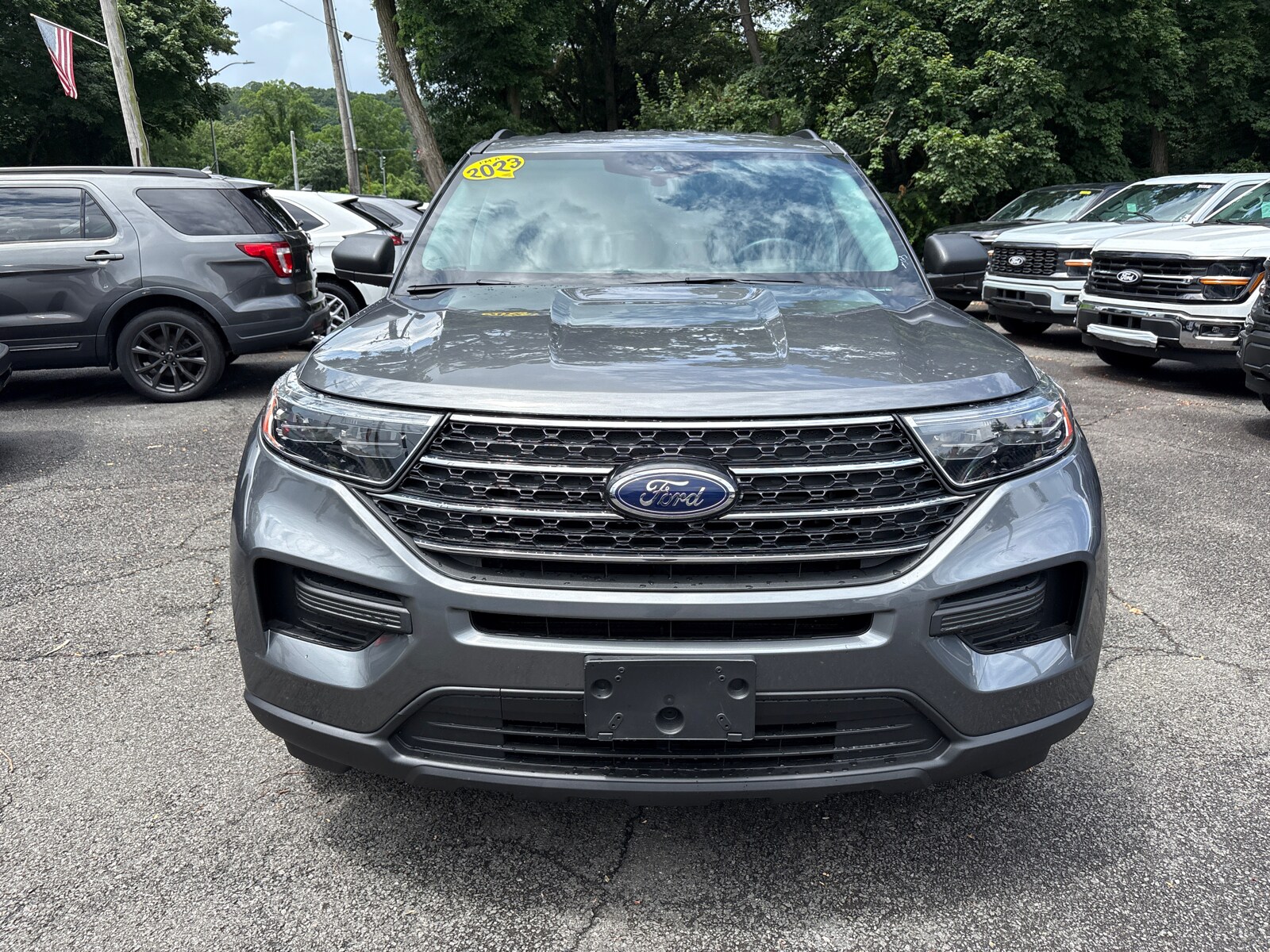 2023 Ford Explorer XLT photo 2