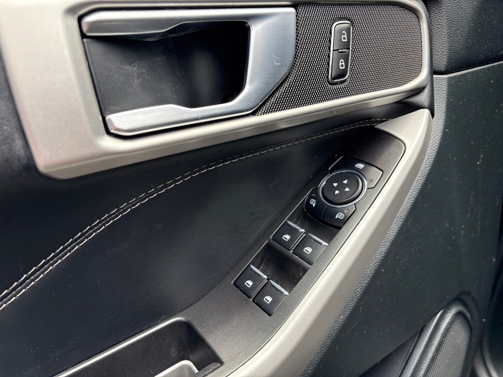 2023 Ford Explorer XLT - Photo 13