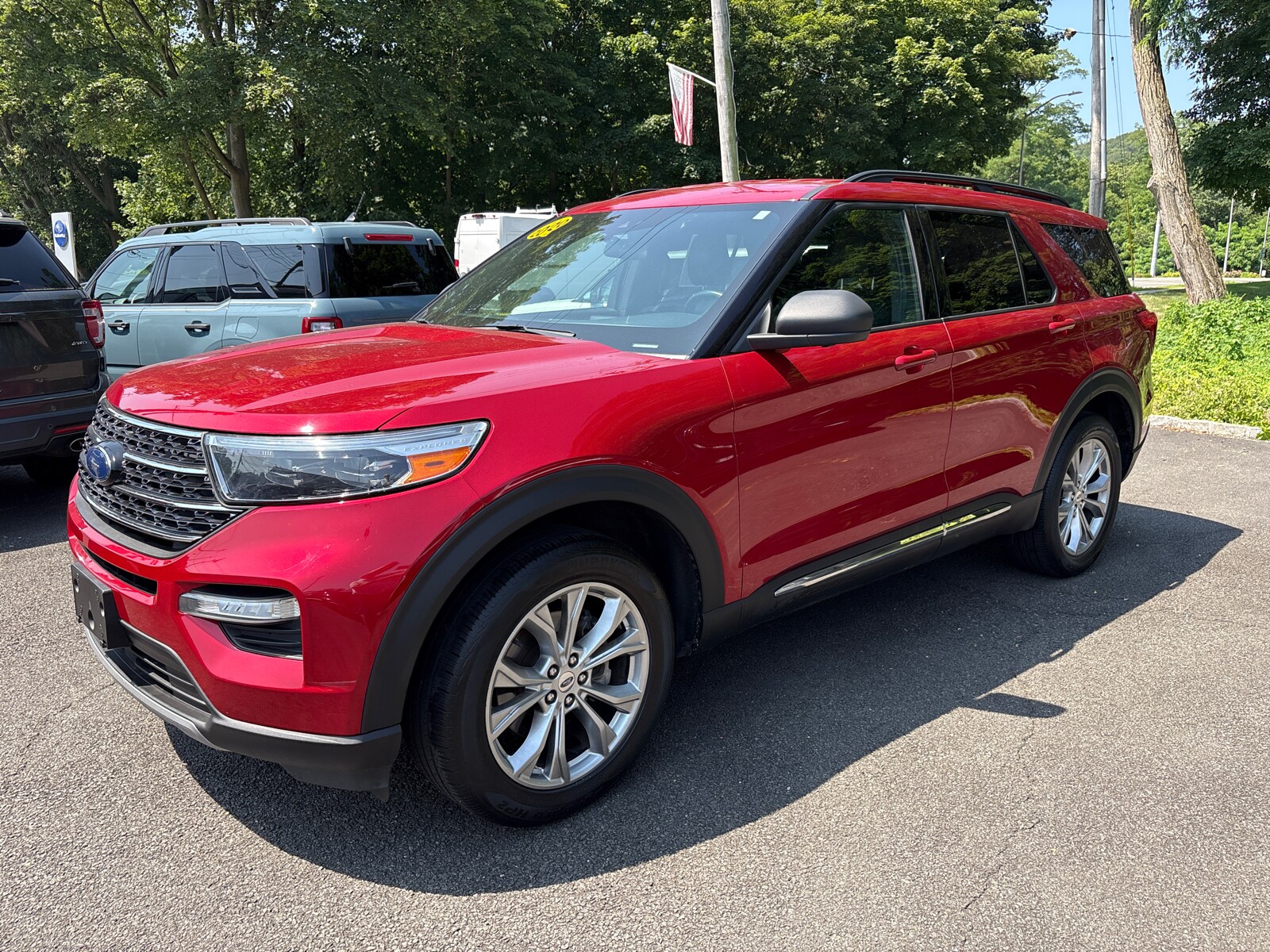 2020 Ford Explorer XLT photo 3