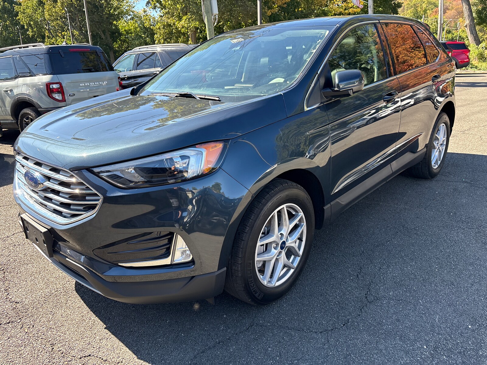 2022 Ford Edge SEL photo 2