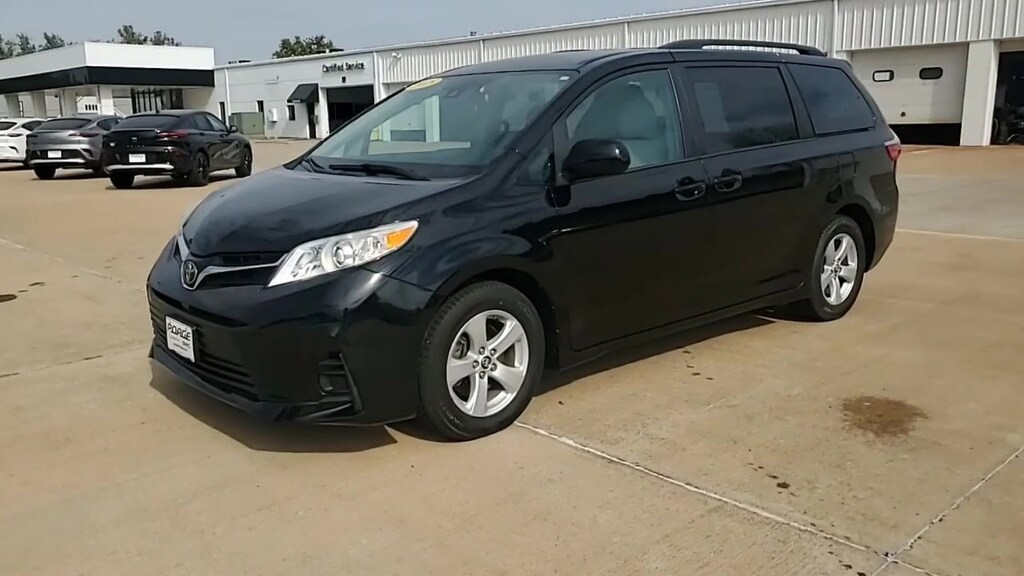 Used 2018 Toyota Sienna LE 8 Passenger Van Passenger Van