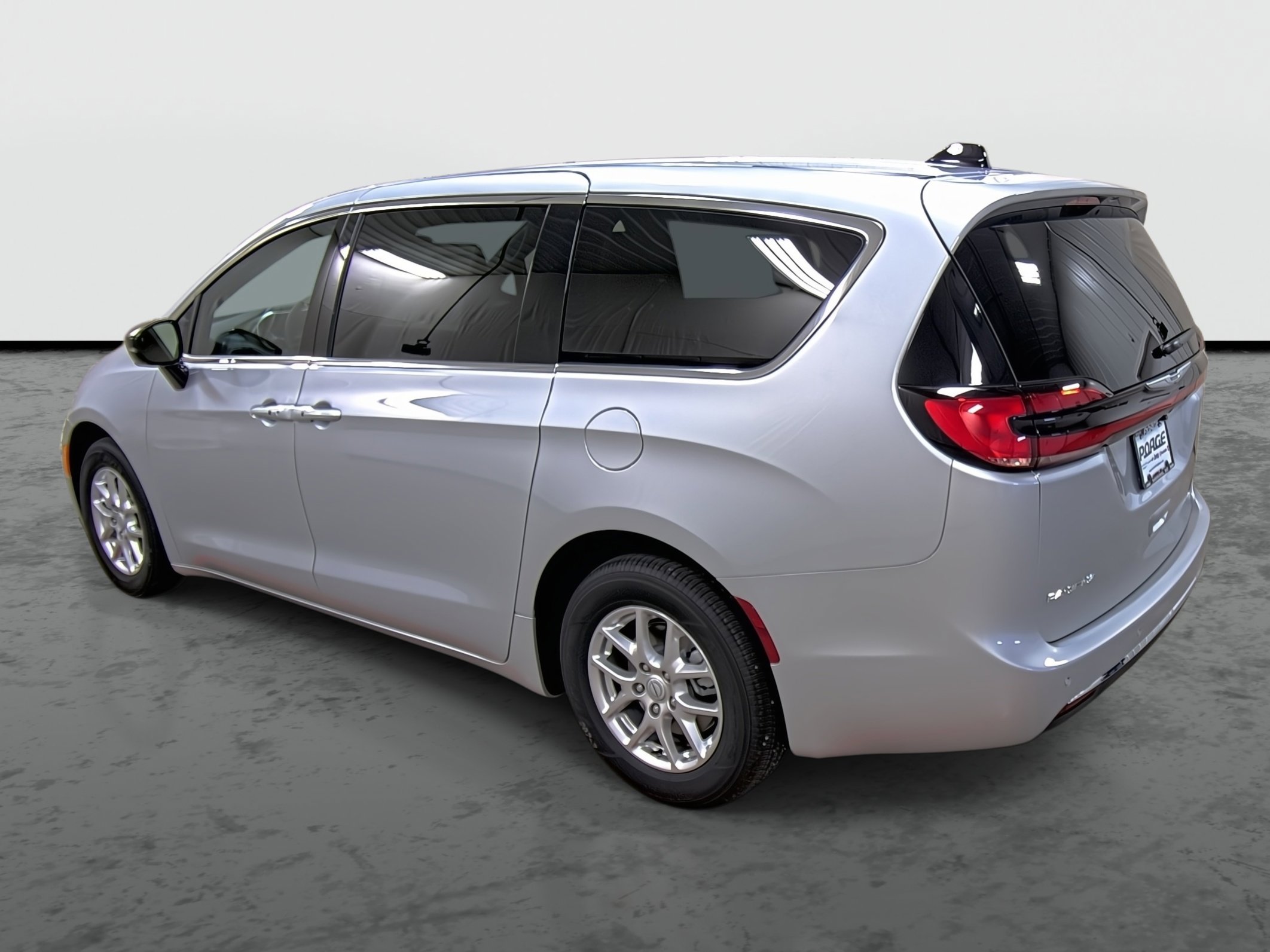 2026 Chrysler Pacifica photo 2