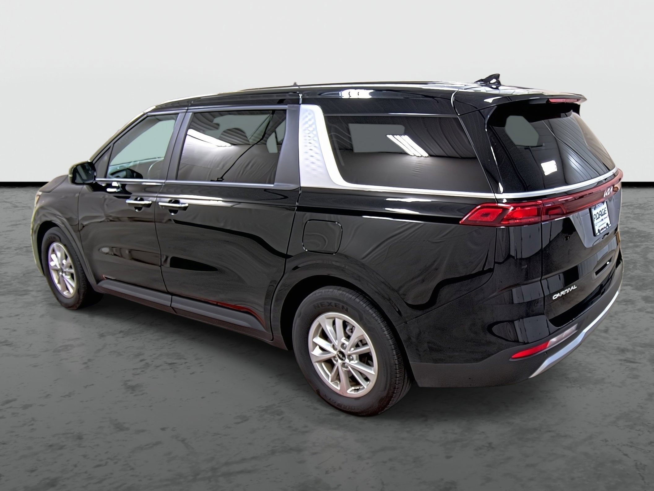 Used 2024 Kia Carnival LX Seat Pkg with VIN KNDNB4H31R6422603 for sale in Hannibal, MO