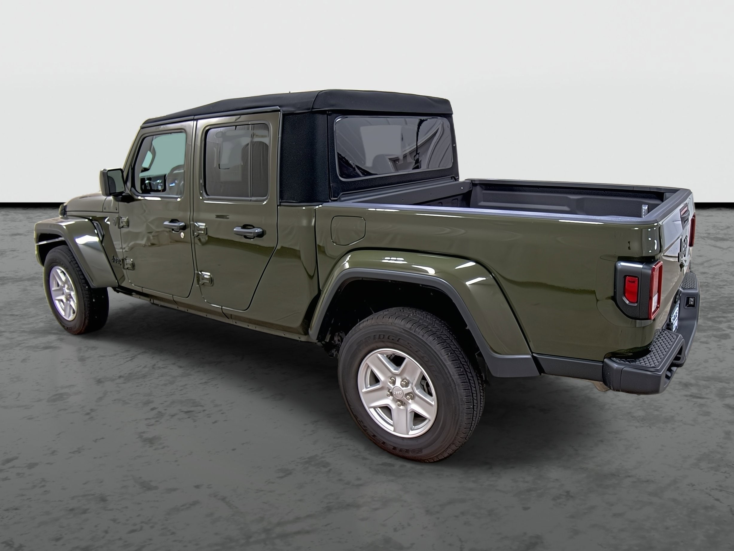 Used 2022 Jeep Gladiator Sport S with VIN 1C6JJTAG5NL147149 for sale in Hannibal, MO