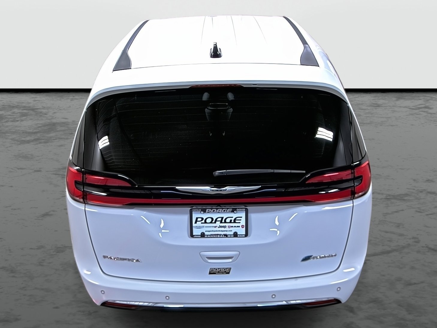 2024 Chrysler Pacifica Hybrid photo 3