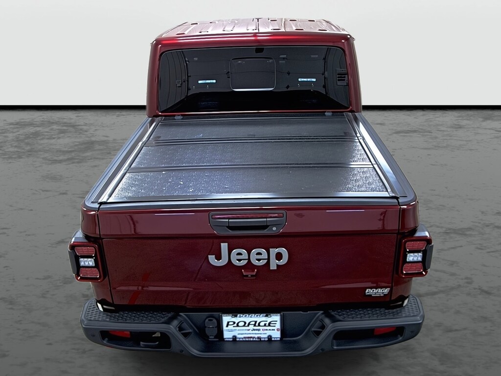 Used 2022 Jeep Gladiator Overland Truck