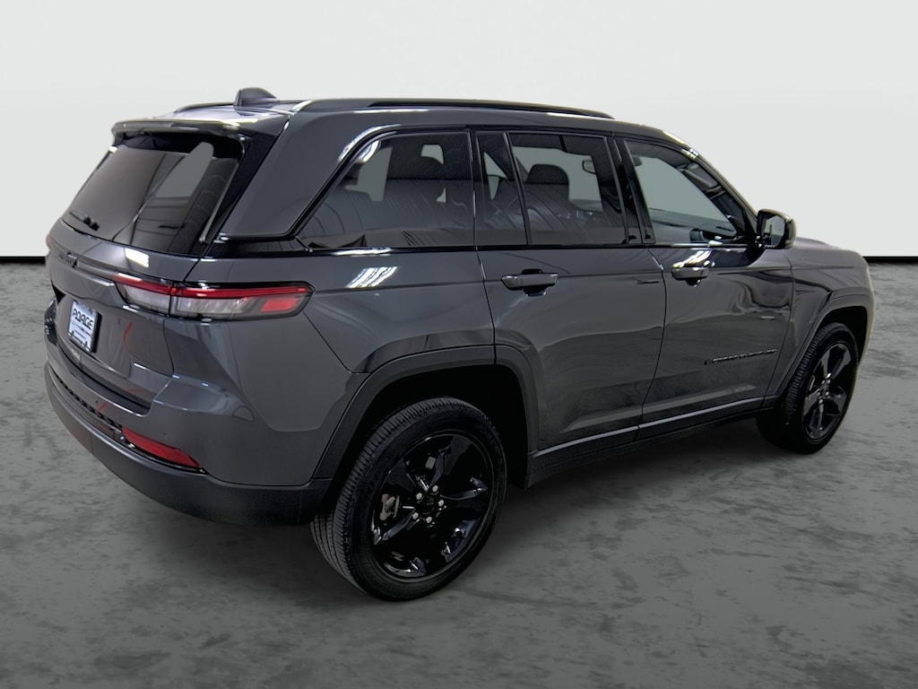 Used 2023 Jeep Grand Cherokee Altitude SUV