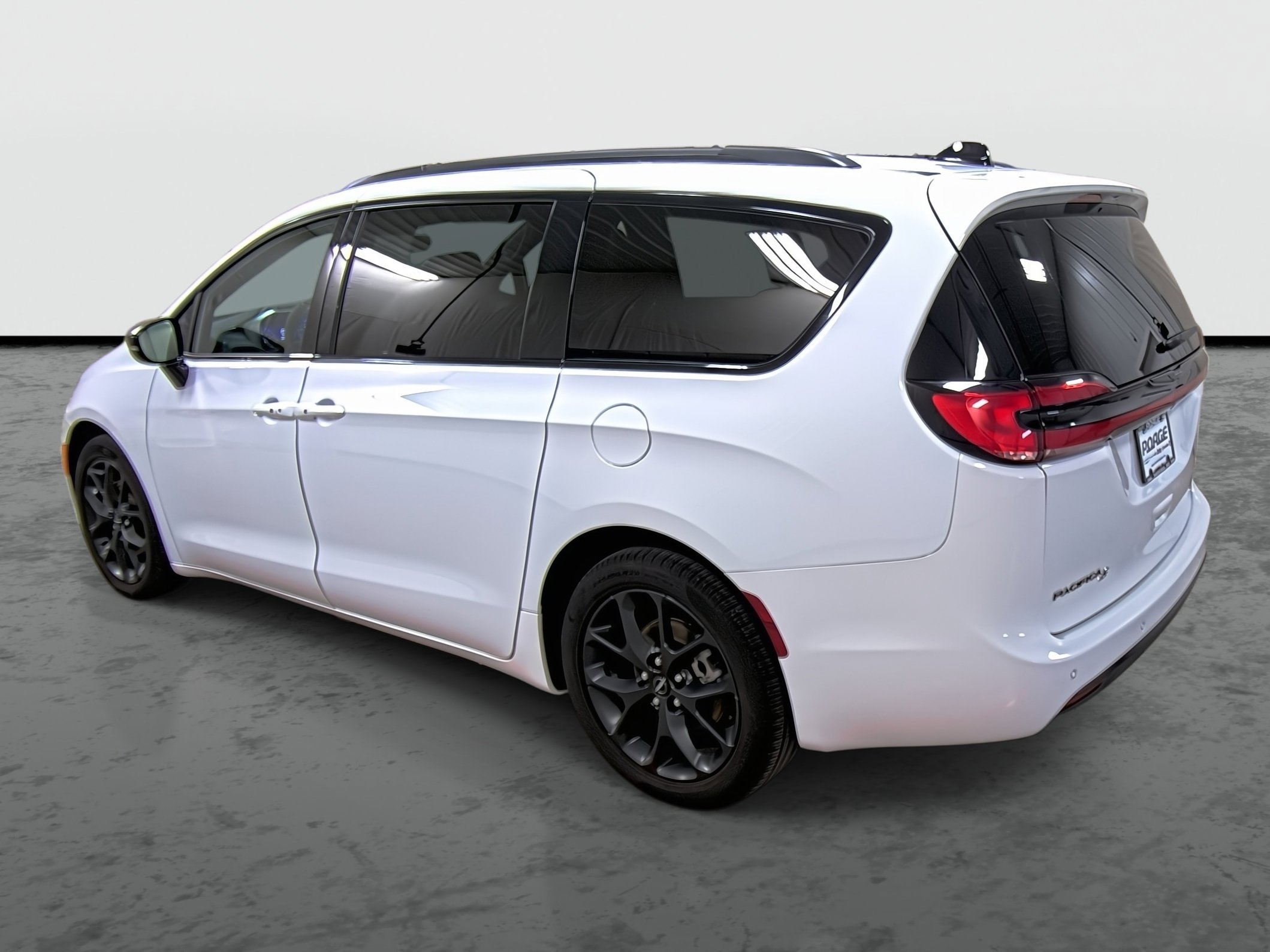 Used 2024 Chrysler Pacifica Touring L with VIN 2C4RC1BG9RR106190 for sale in Hannibal, MO