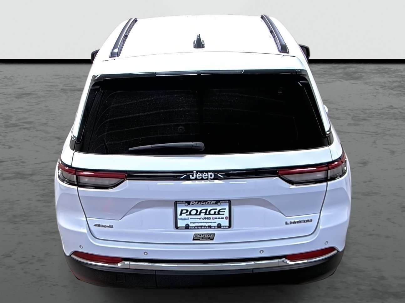 2023 Jeep Grand Cherokee Laredo photo 3