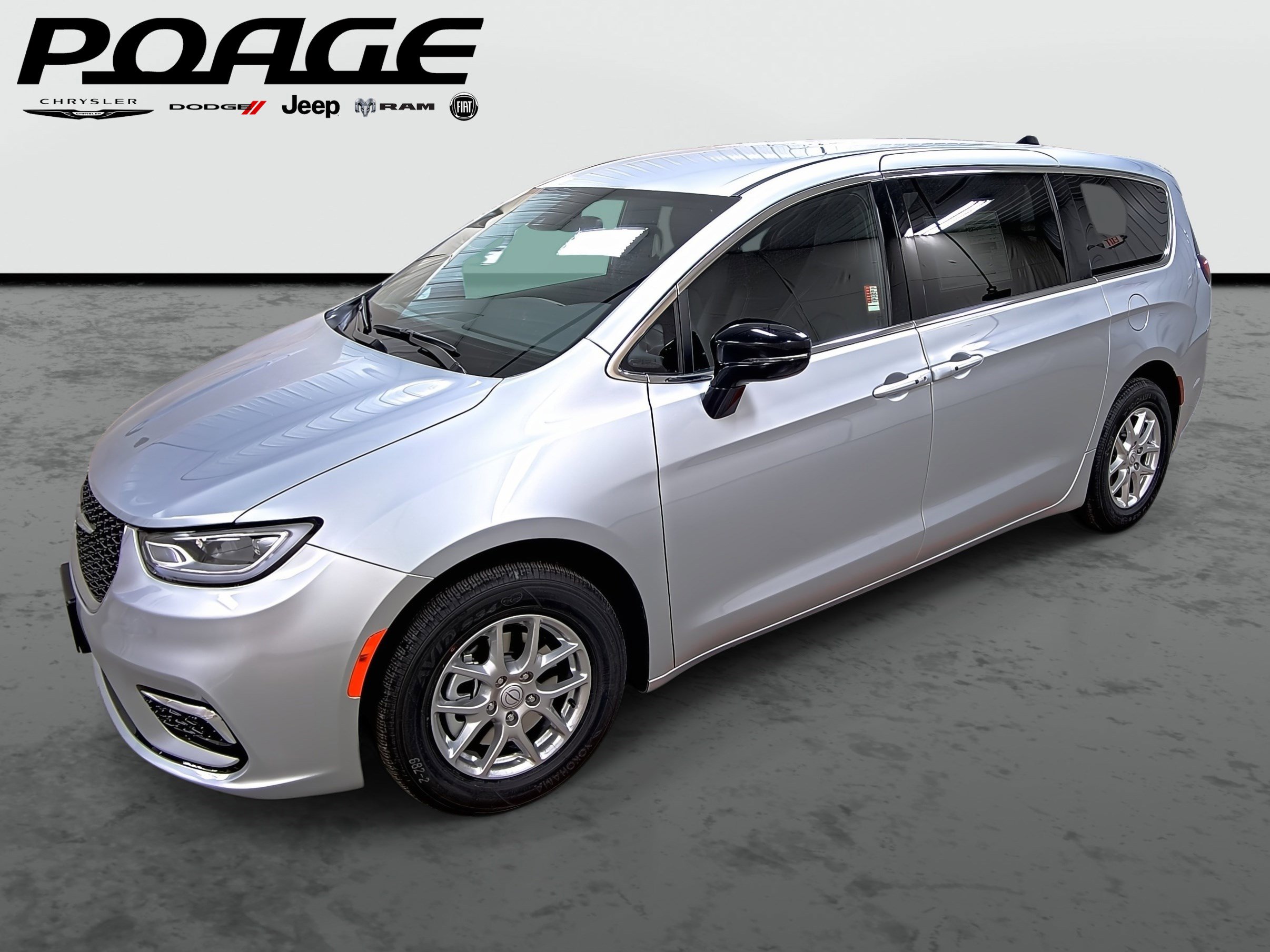 2026 Chrysler Pacifica Select's photo