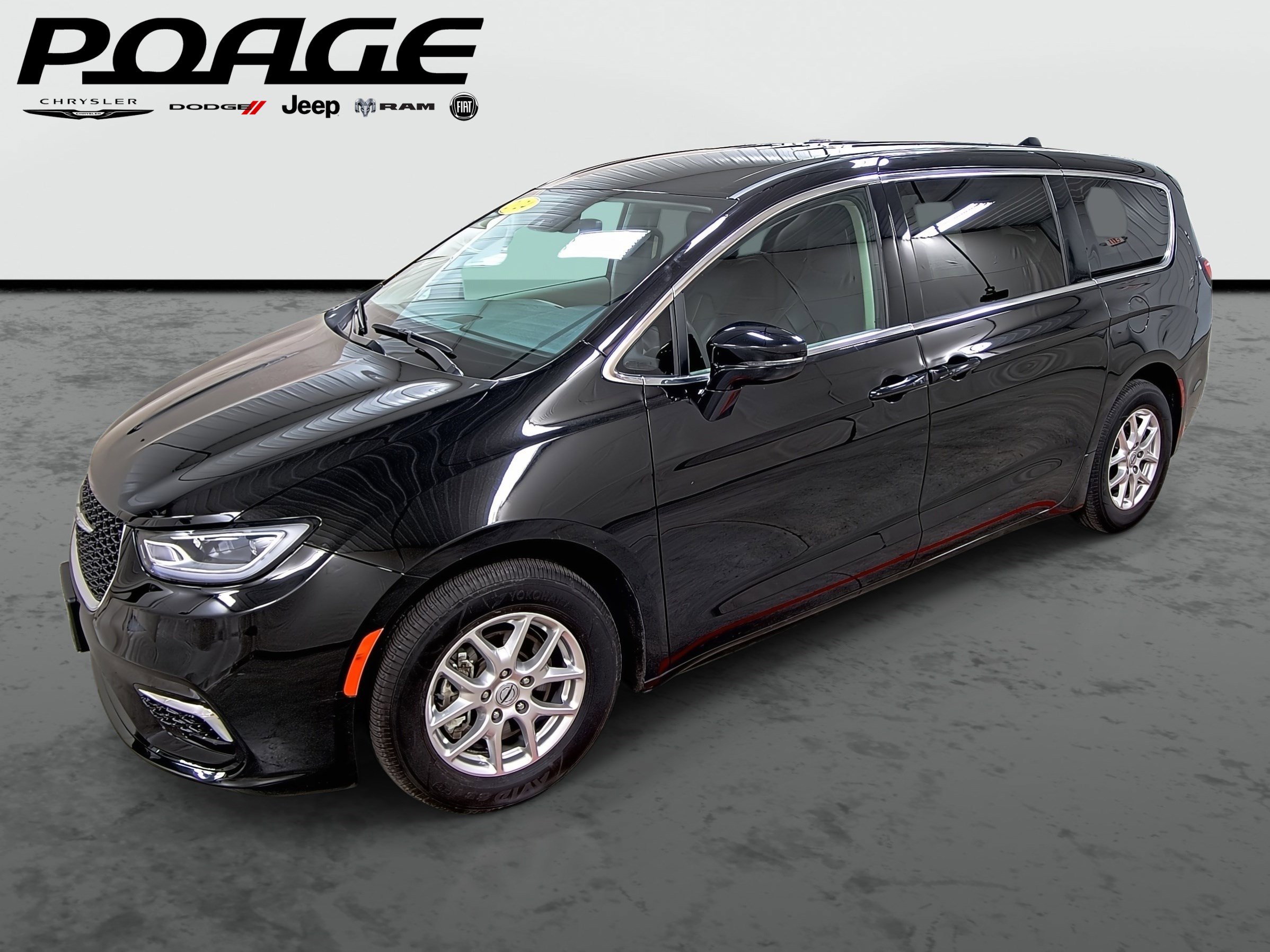 2024 Chrysler Pacifica Touring L's photo