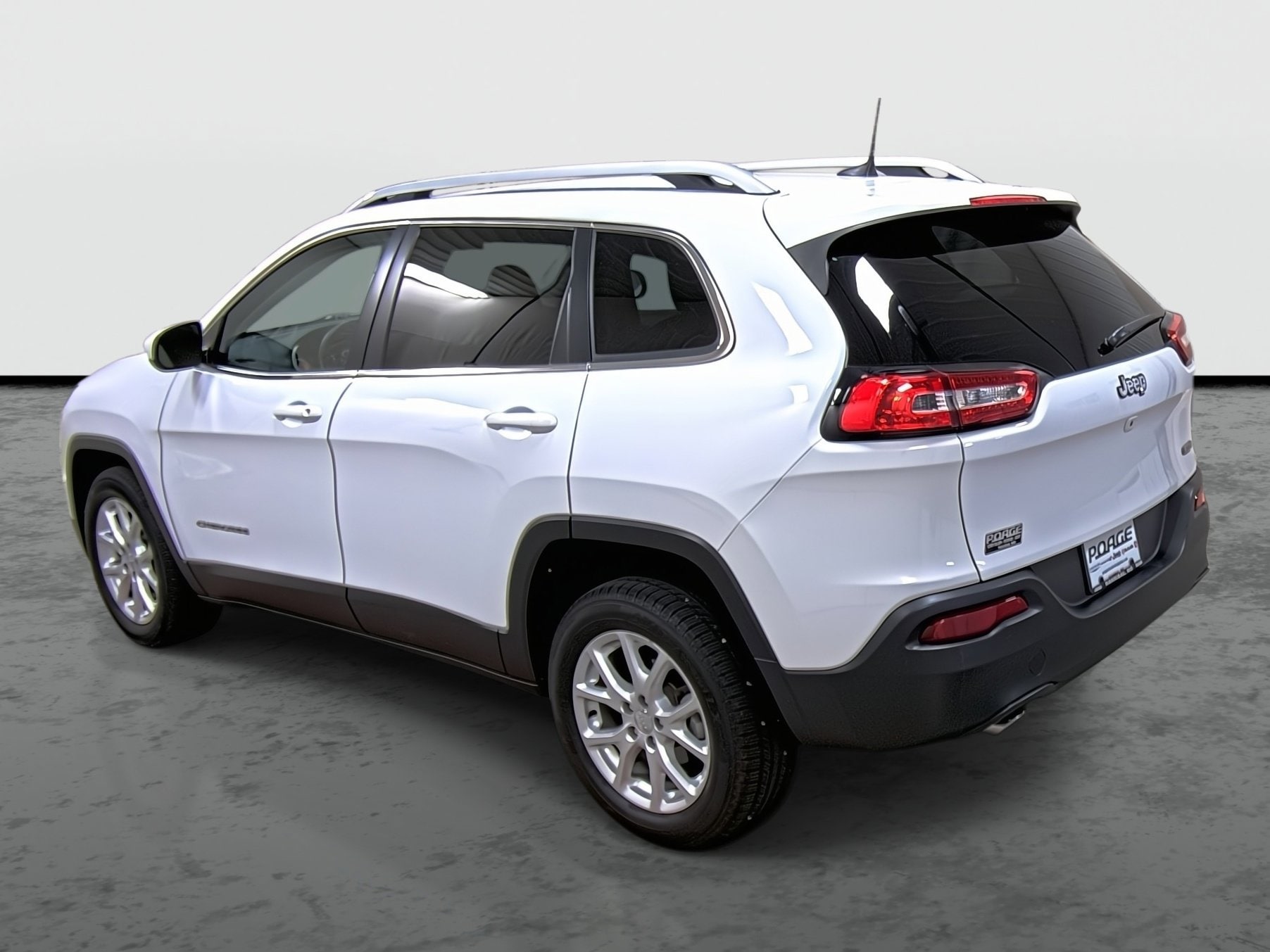 Used 2018 Jeep Cherokee Latitude with VIN 1C4PJLCB4JD557756 for sale in Hannibal, MO
