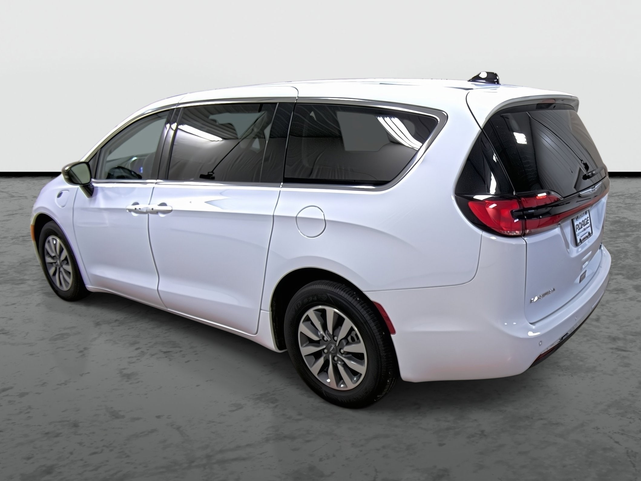 Used 2024 Chrysler Pacifica PHEV Select with VIN 2C4RC1S72RR105382 for sale in Hannibal, MO