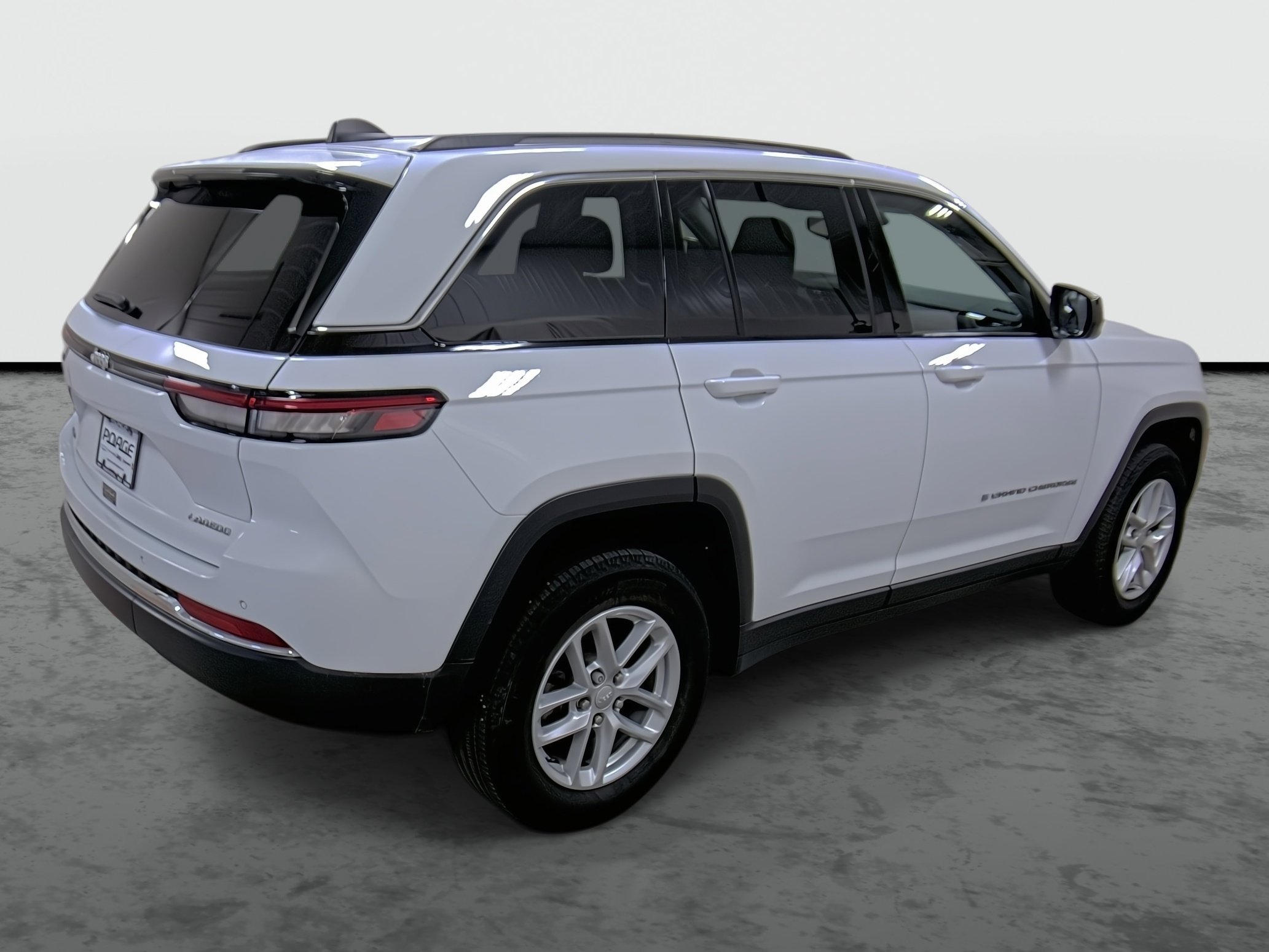 2023 Jeep Grand Cherokee Laredo photo 4