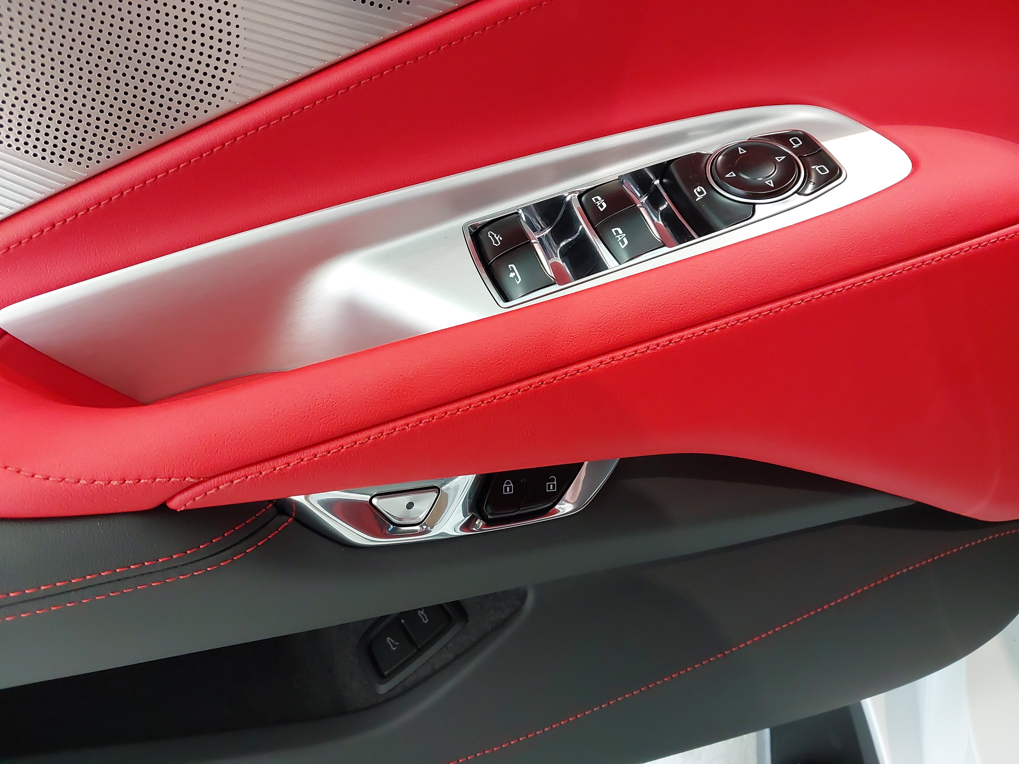 2027 Chevrolet Corvette 2LT - Photo 25