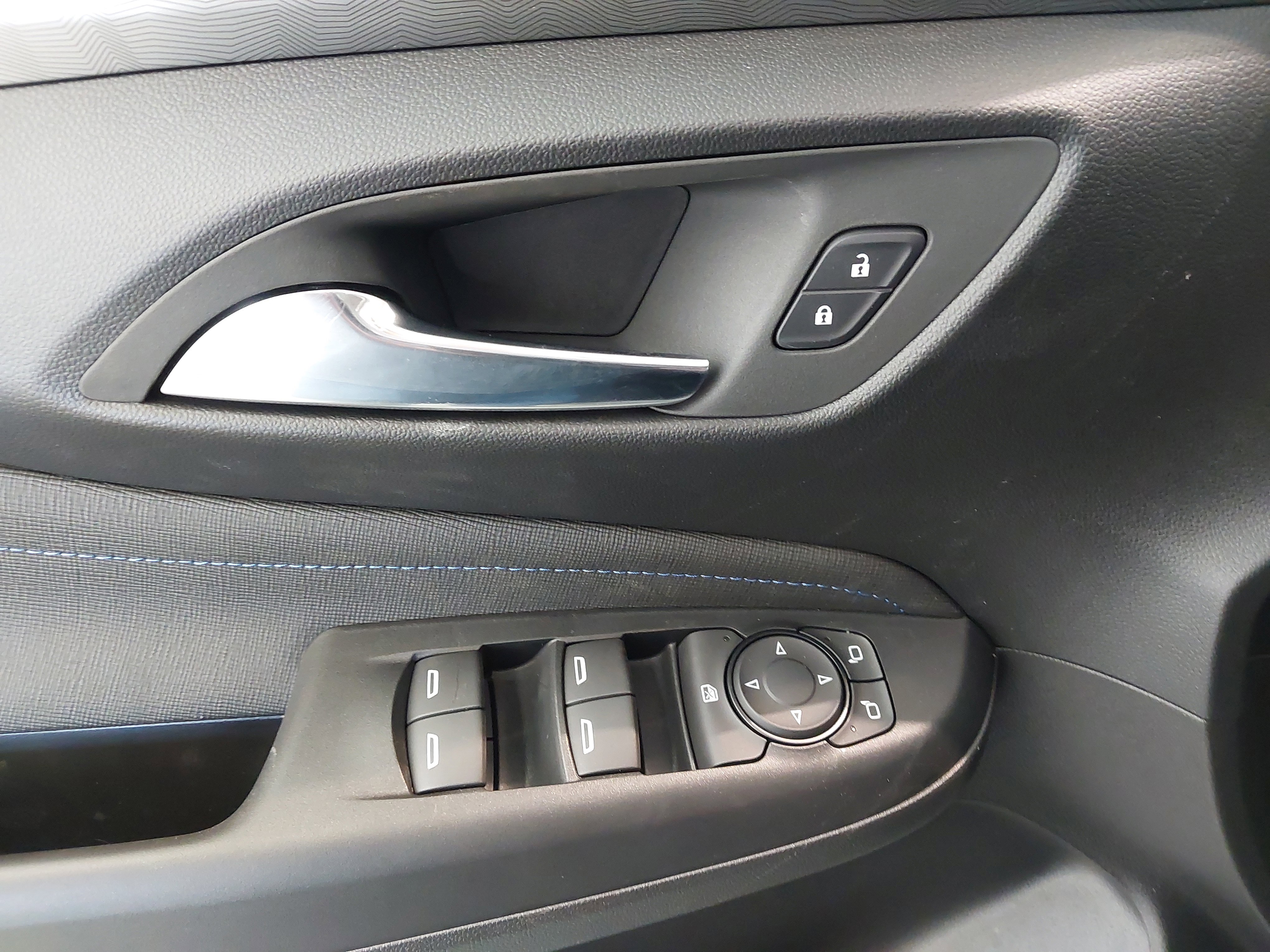 2025 Buick Envista Sport Touring - Photo 25
